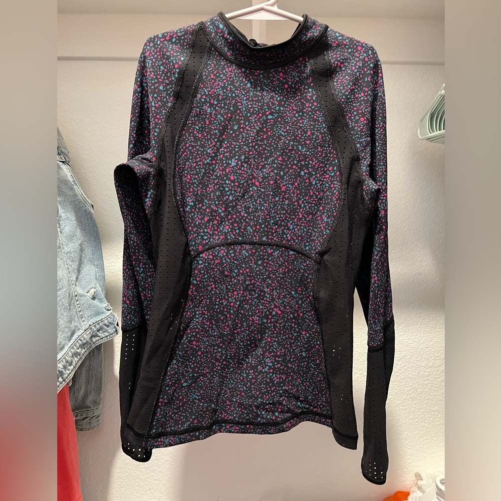 🍋LULULEMON, Long sleeve print shirt/rash guard, Size 2-4, EUC